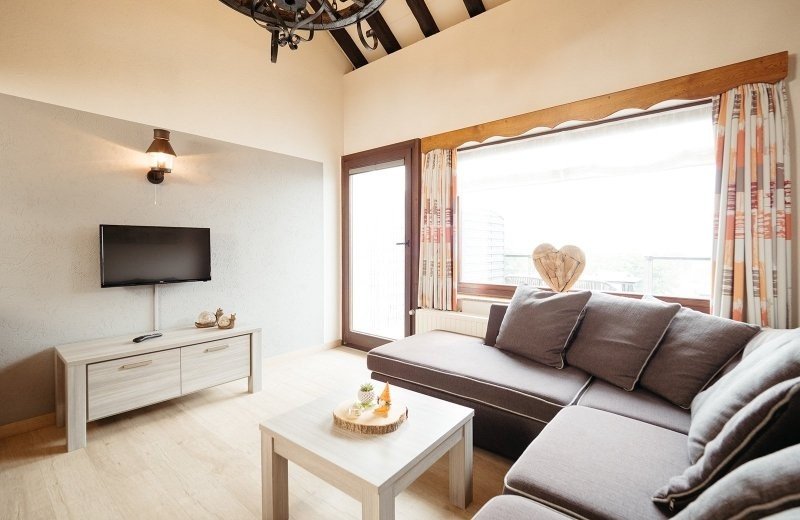 Aj 210624 116067 feelfree 01