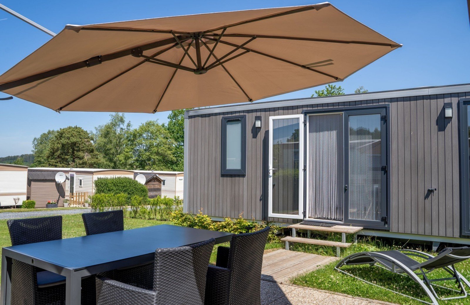 Mobilheim mit Terrasse Camping Kurzurlaub Pfingsten