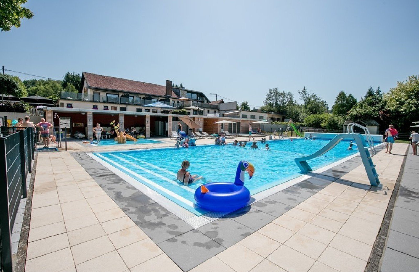 Schwimmbad Camping mit Privatsanit&auml;r