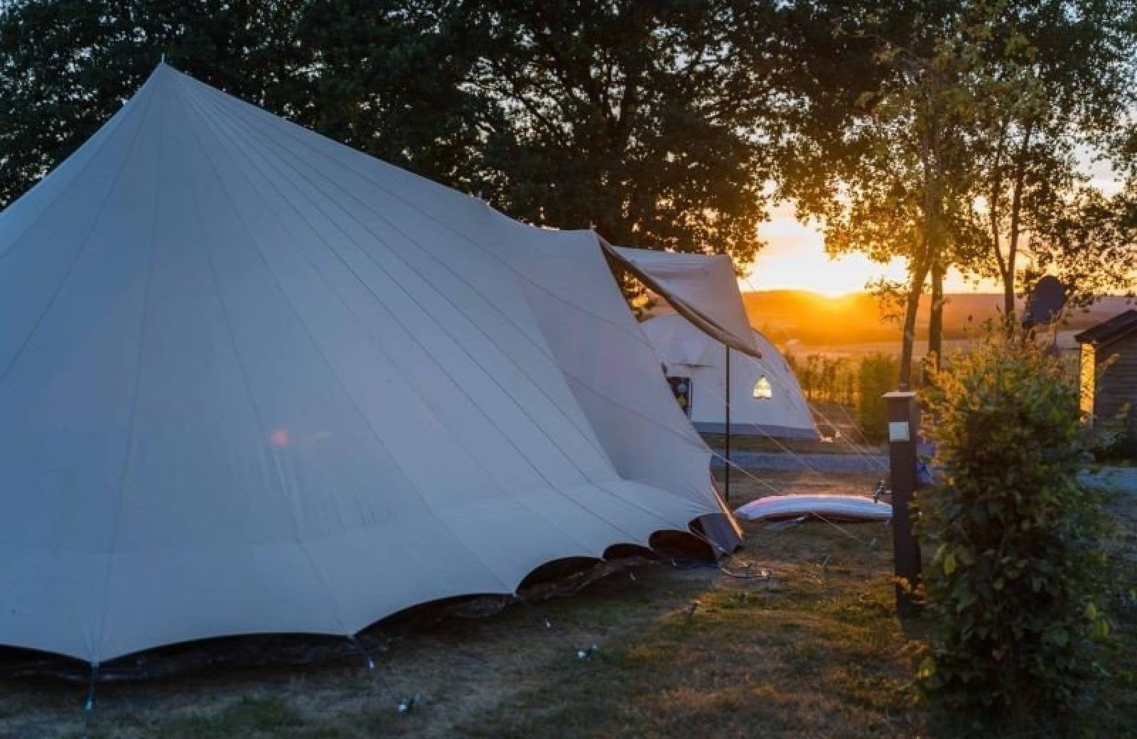 Camping mit Privatsanit&auml;r Zelt